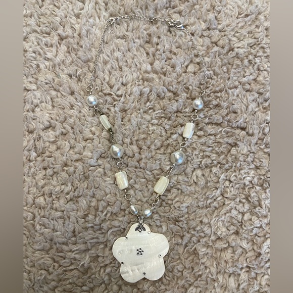 Vintage Pearl & FLOWER necklace with RHINESTONES White with silver chain - Picture 1 of 10